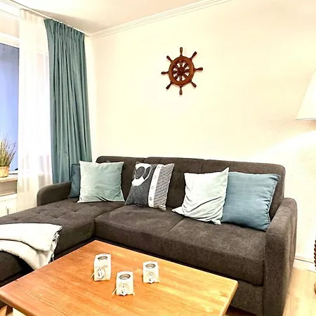 Beachside Apartment *